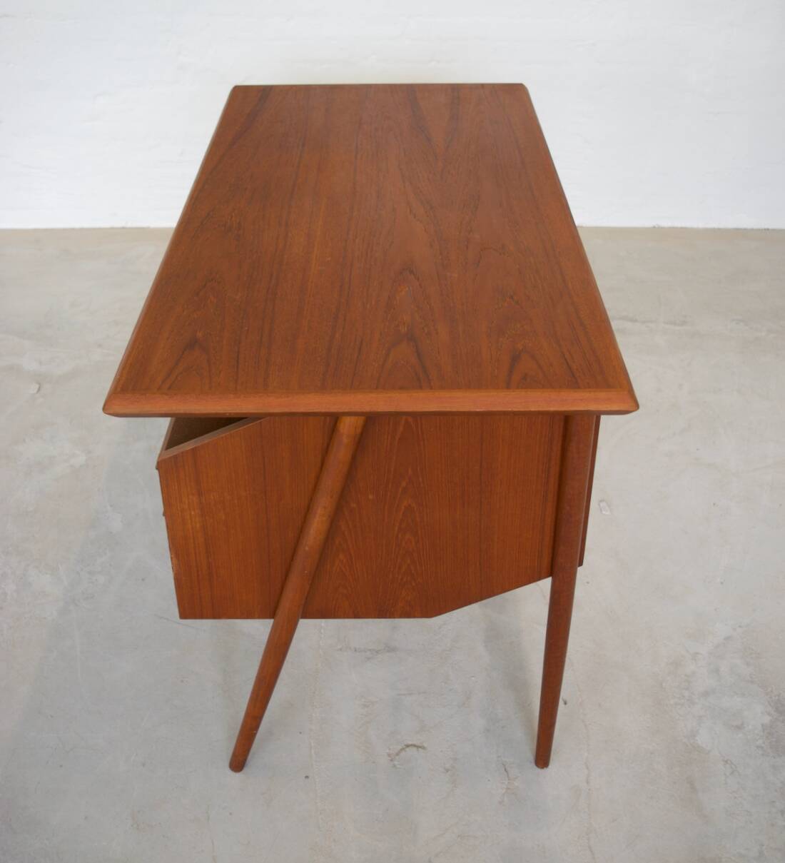 Vintage Teak desk by Gunner Nielsen for Tibergaard
