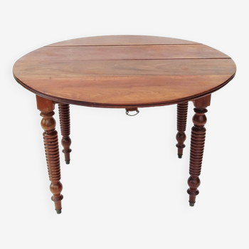 Round flap table