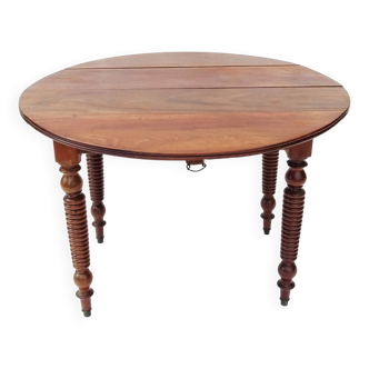 Round flap table