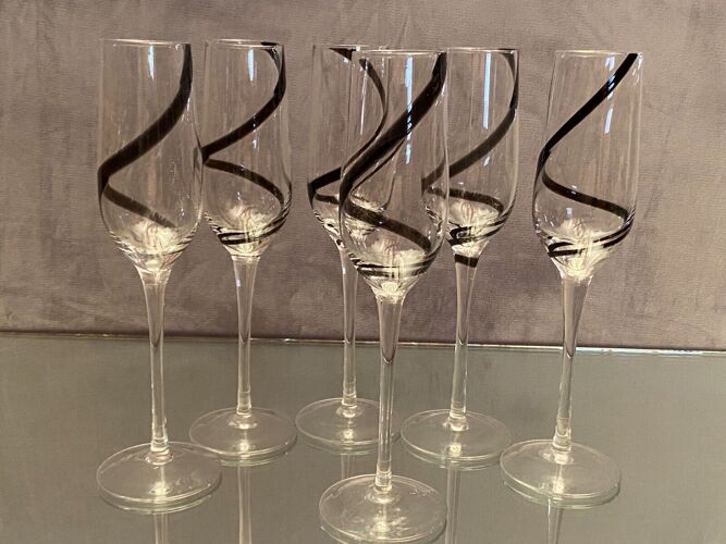 Suite de 6 flûtes à champagne en verre design contemporain
