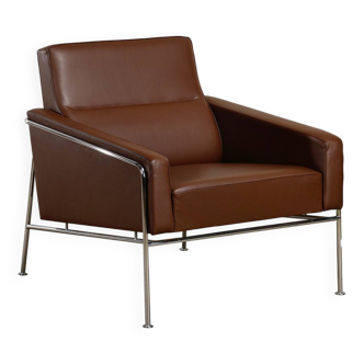 Fauteuil lounge Arne Jacobsen série 3300 en cuir marron pour Fritz Hansen