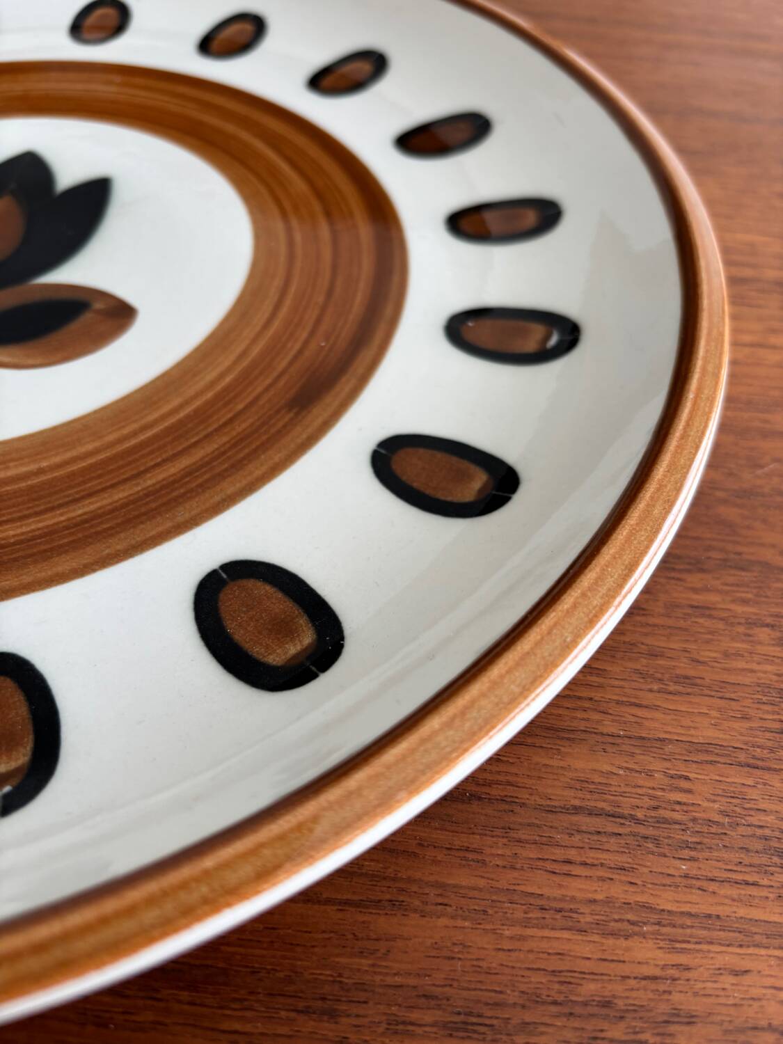 Boch La Louvière pie dish model kimono 1970 tulip pattern