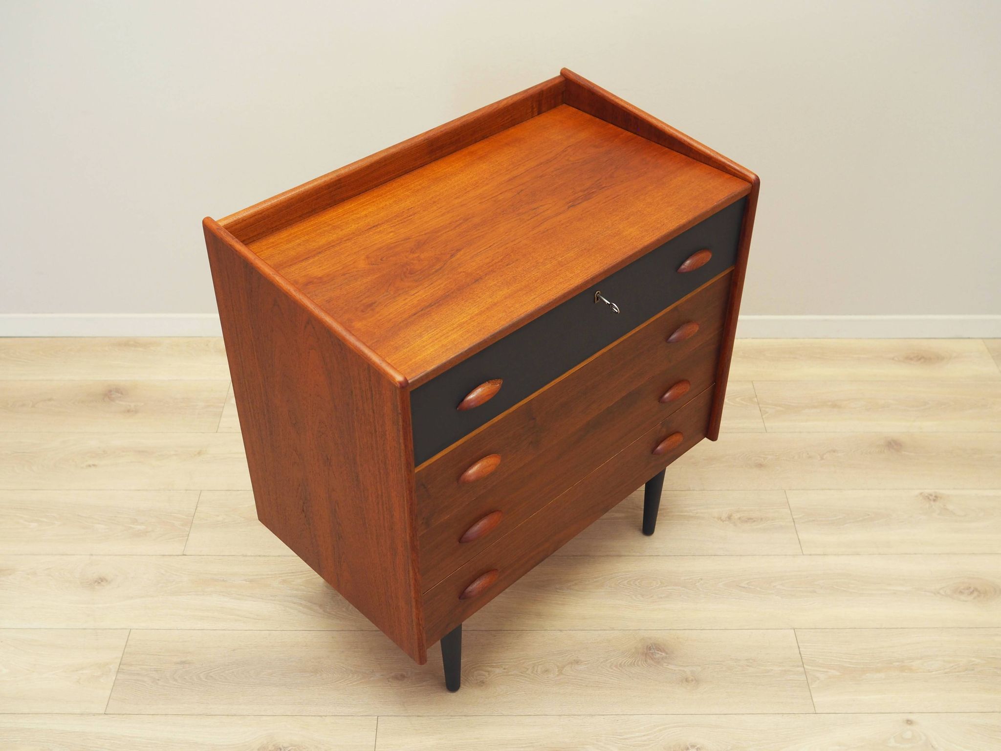 Coiffeuse en teck, design danois, années 1970, production : Danemark