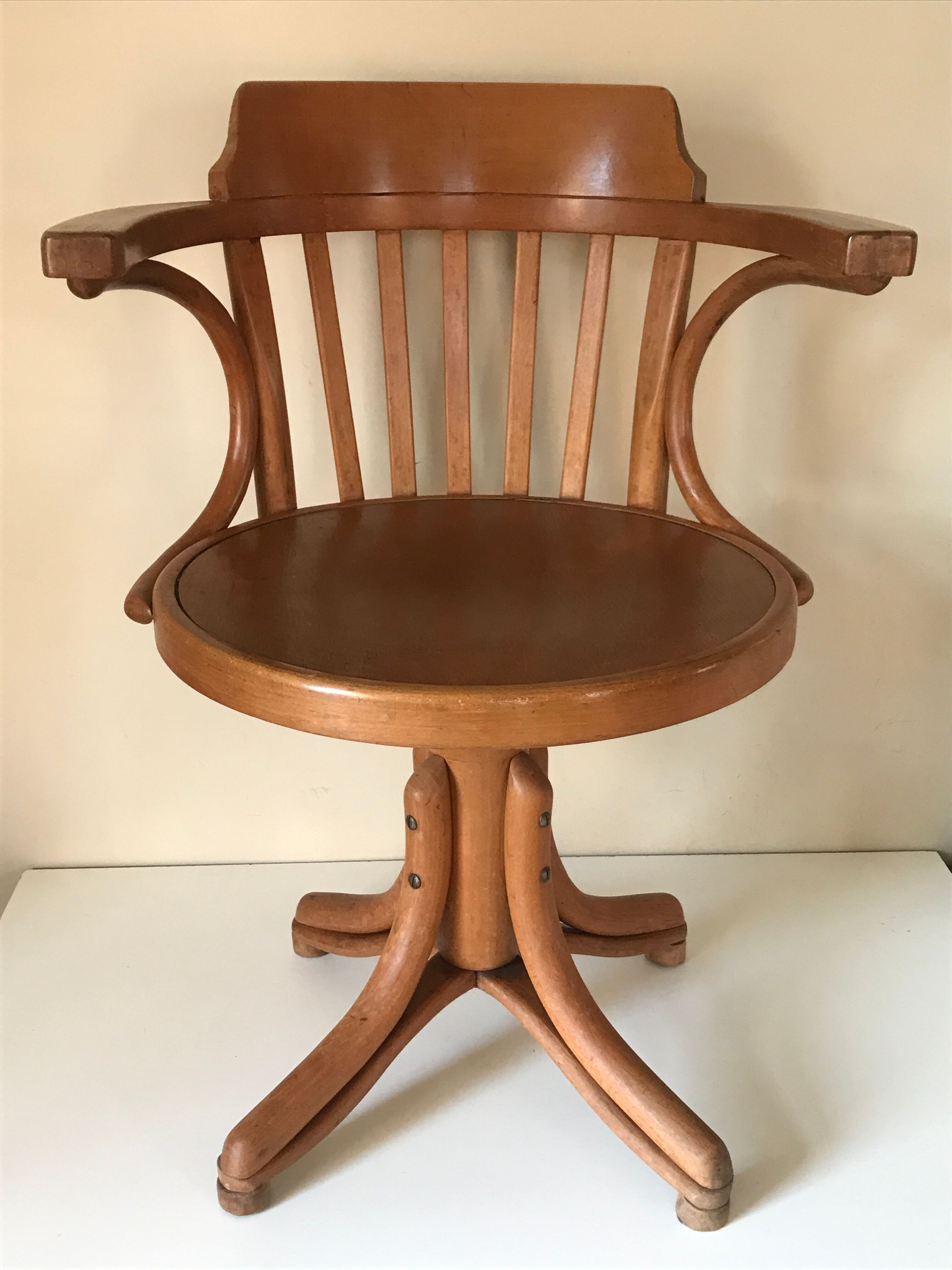 Fauteuil tournant thonet