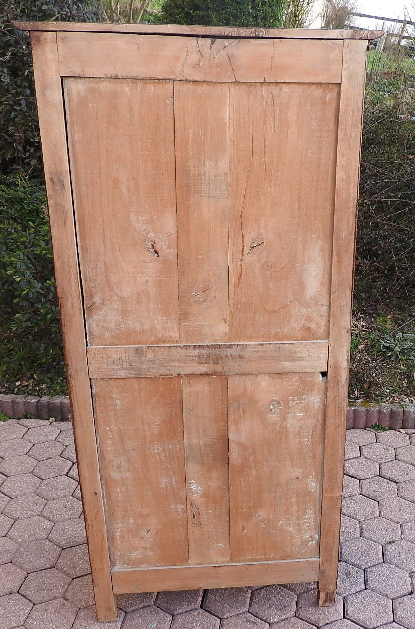 Old wooden bonnetière cabinet
