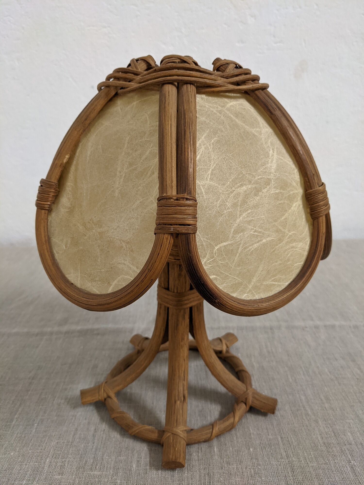 Lotus flower bedside lamp in skin and rattan from the 60s/70s