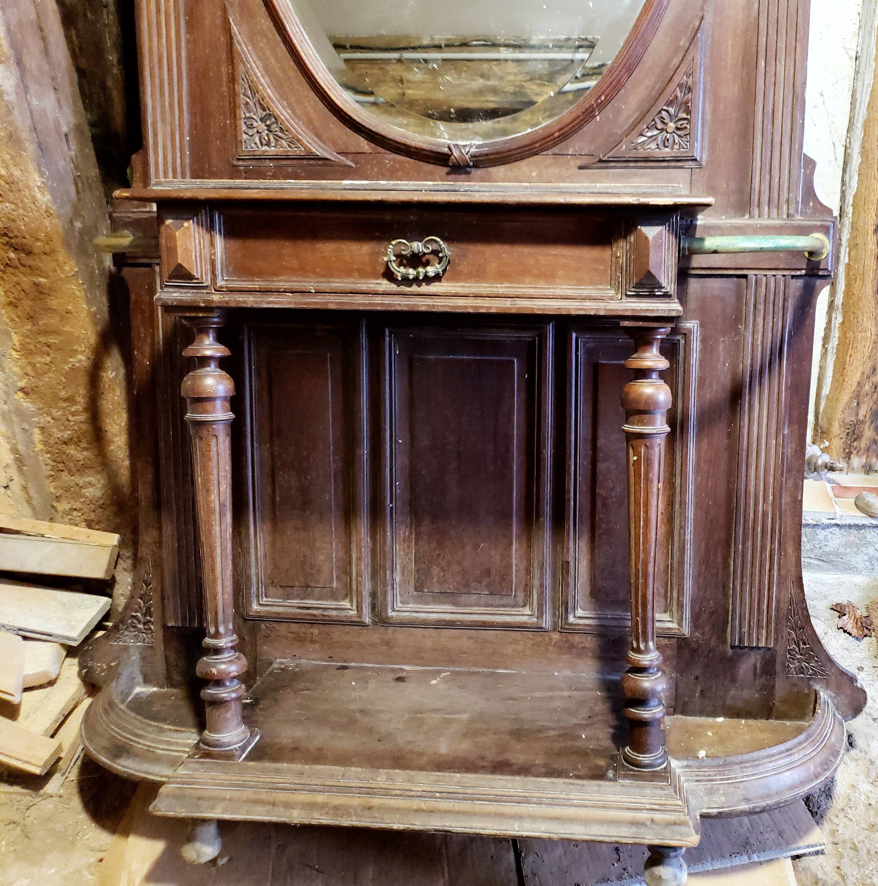Coat rack with oval mirror