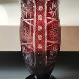 Large vase in hand-cut Bohemian crystal. Deep ruby red. Roemer style. Dim 29 x 14.5 cm