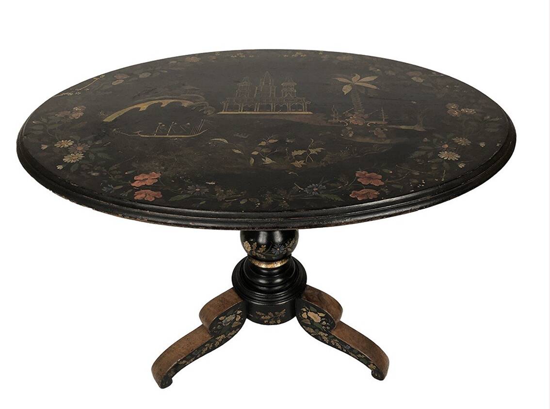 Large tilting pedestal table, black lacquered wood with a lively oriental landscape decoration.