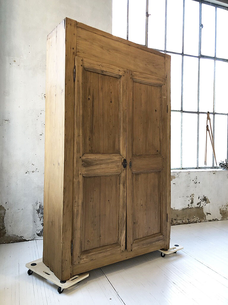 Pine good-food cabinet