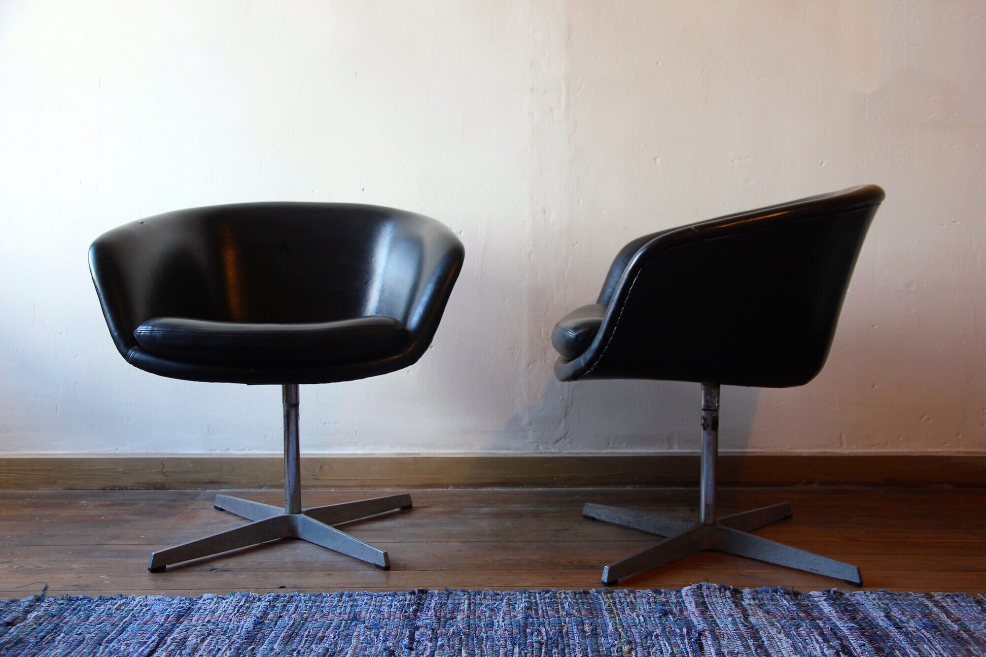 Pair of Pierre Paulin leather armchairs for Artifort 60s