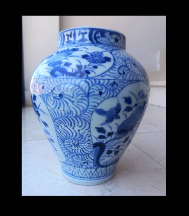 Japanese Edo ble and white vase