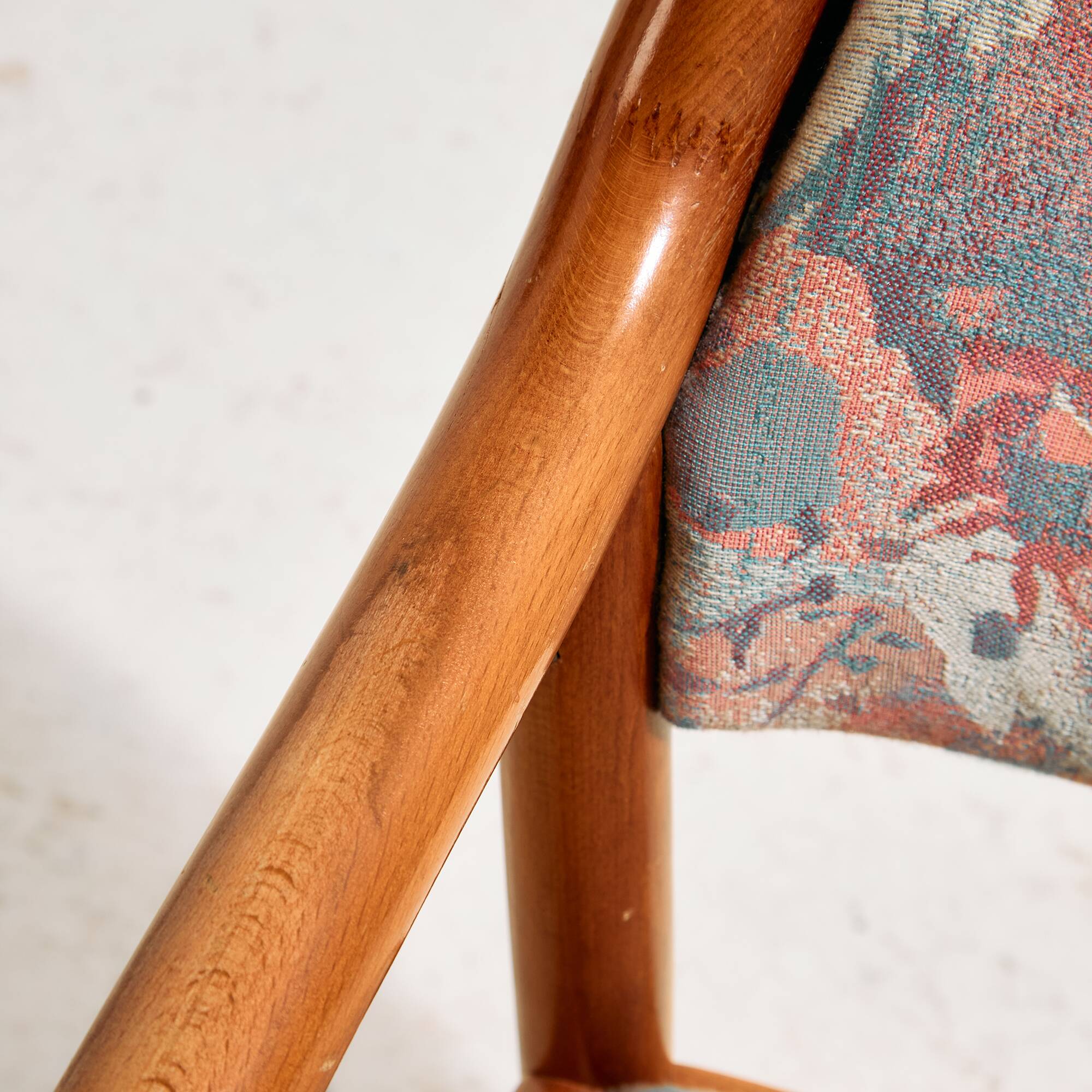 MK9799 Beech armchair