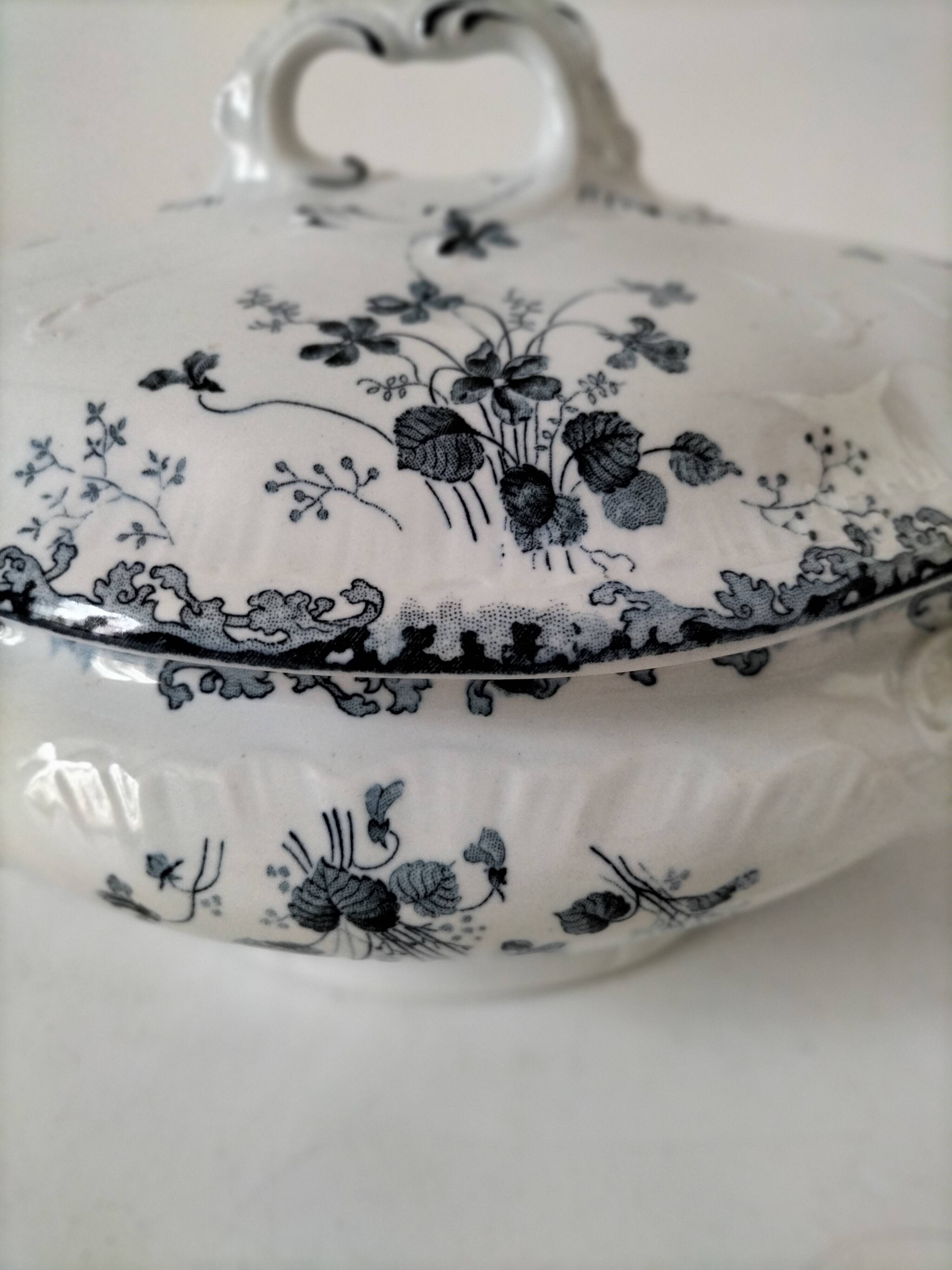 Antique Creil & Montereau soup tureen – sold by E. Bourgeois