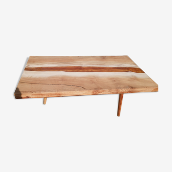 Table basse en bois de platane massif et résine epoxy
