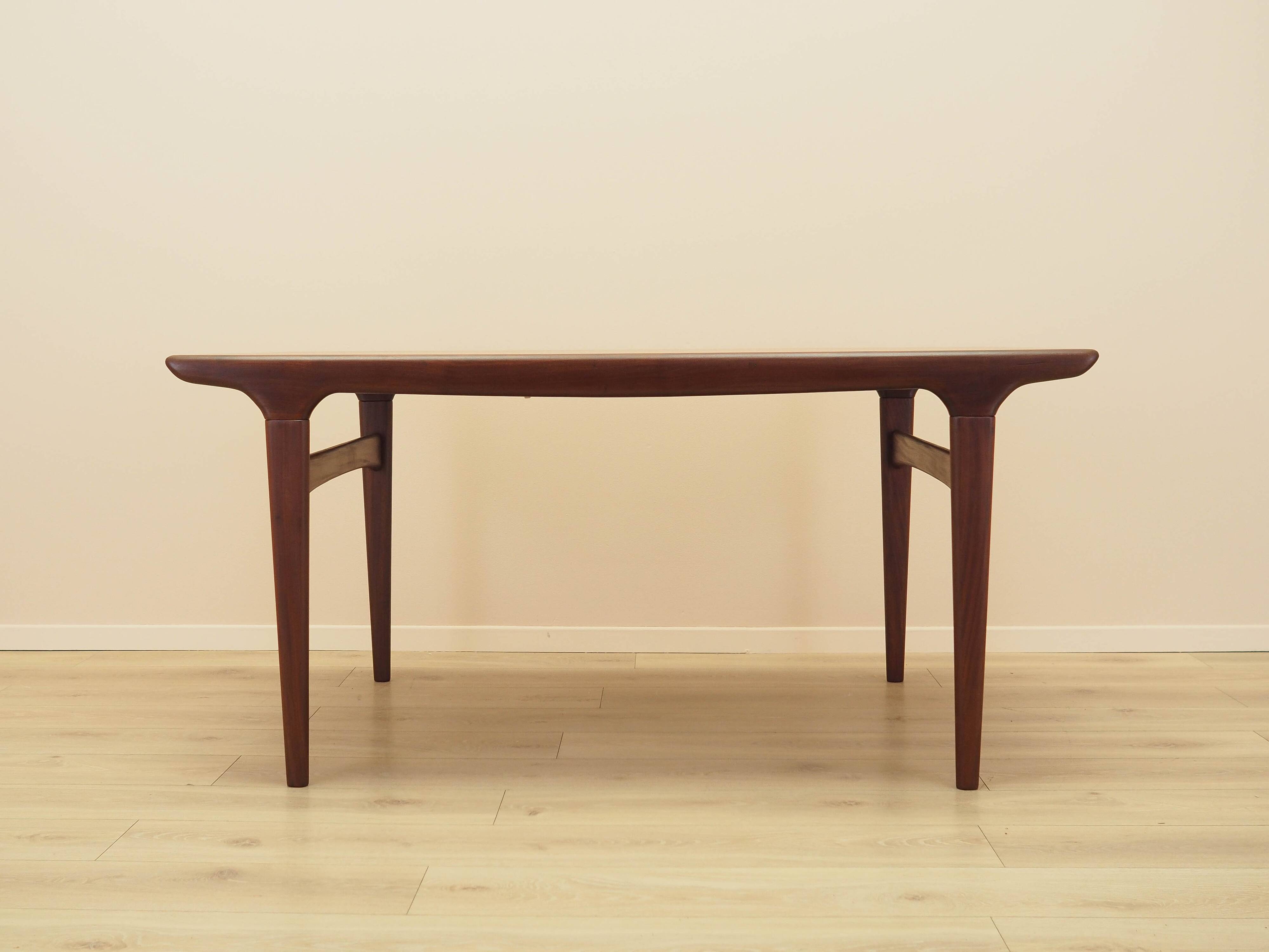 Teak table, Danish design, 1970s, designer: Johannes Andersen
