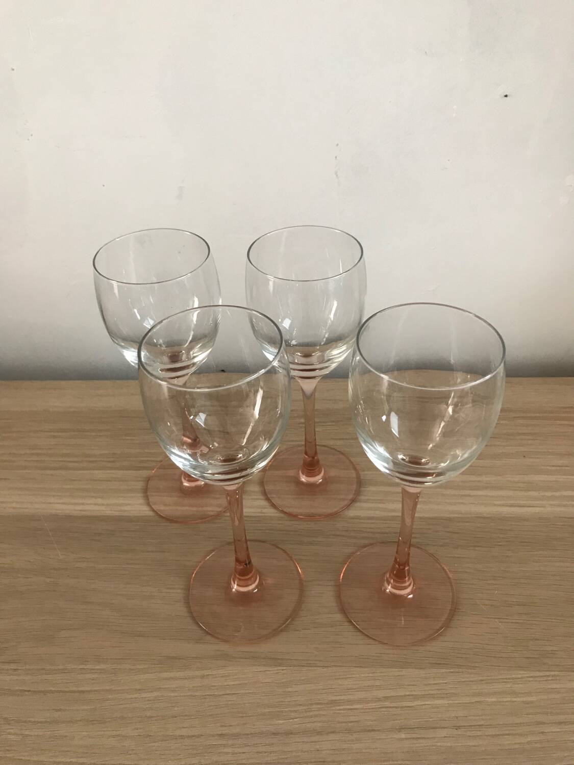 4 luminarc wine glasses with pink base
