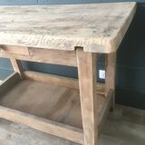 Workbench made of light wood