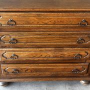 Vintage oak and veneer chest of drawers with 4 drawers.