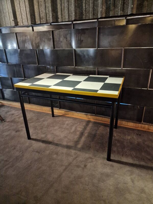 Table design dans le goût de Le Corbusier