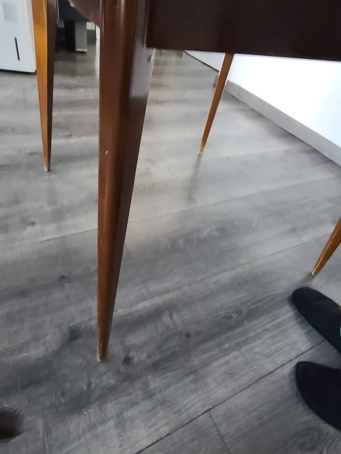 Vintage vitrified portfolio table