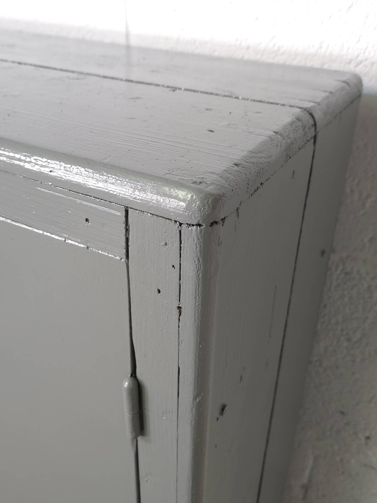 Curved wardrobe workshop locker made of wood repainted in grey.