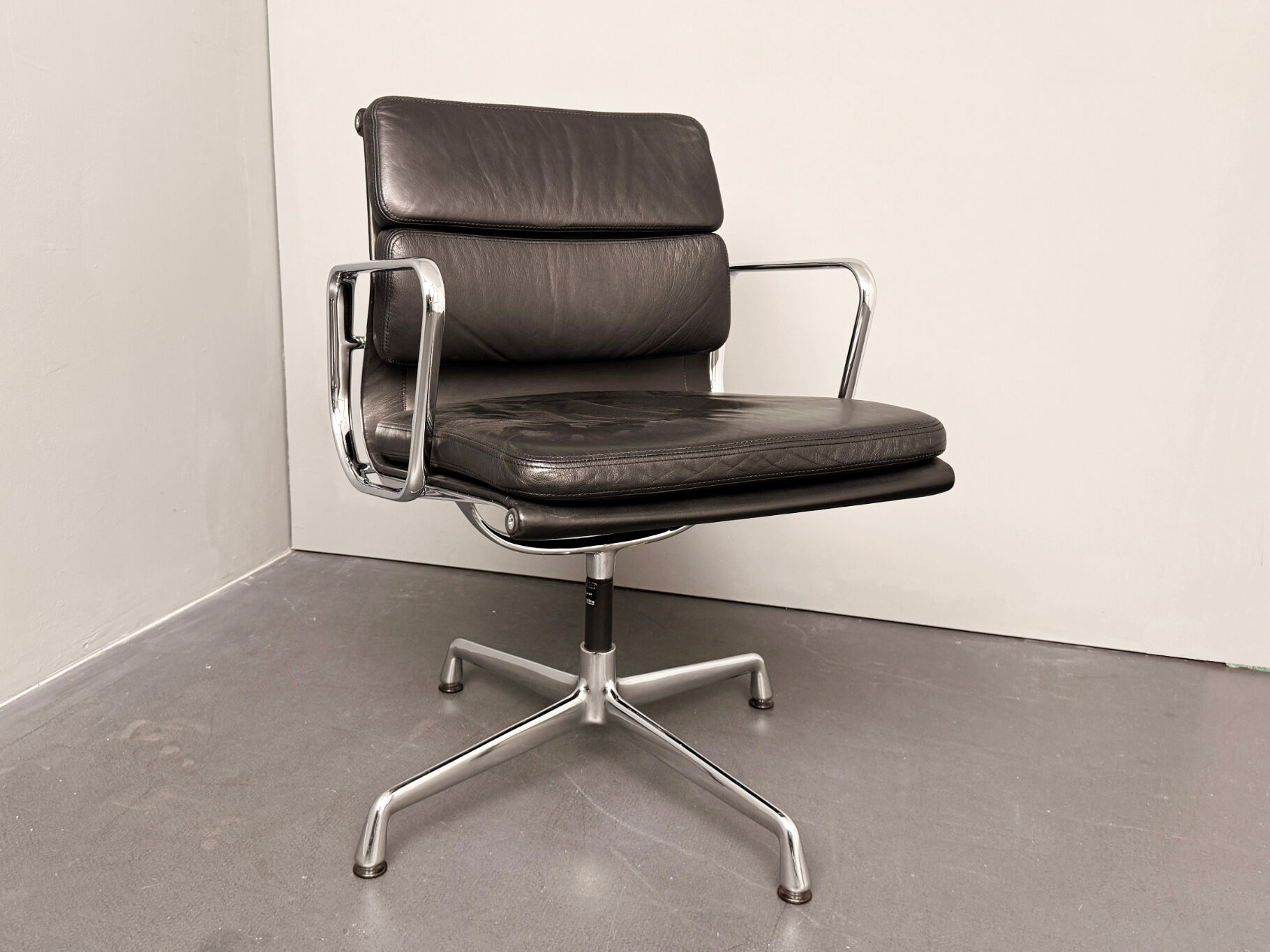 Fauteuils Soft Pad Alu EA 208 par Charles et Ray Eames pour Vitra, Allemagne, années 1970.