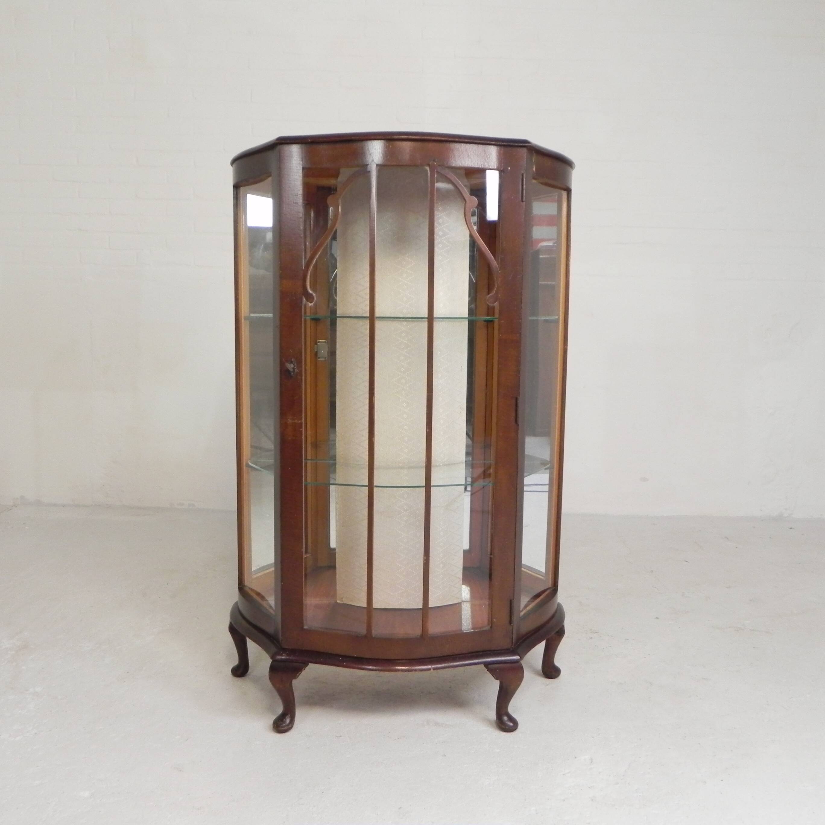 English Art Deco display cabinet on ornate legs, 1930s