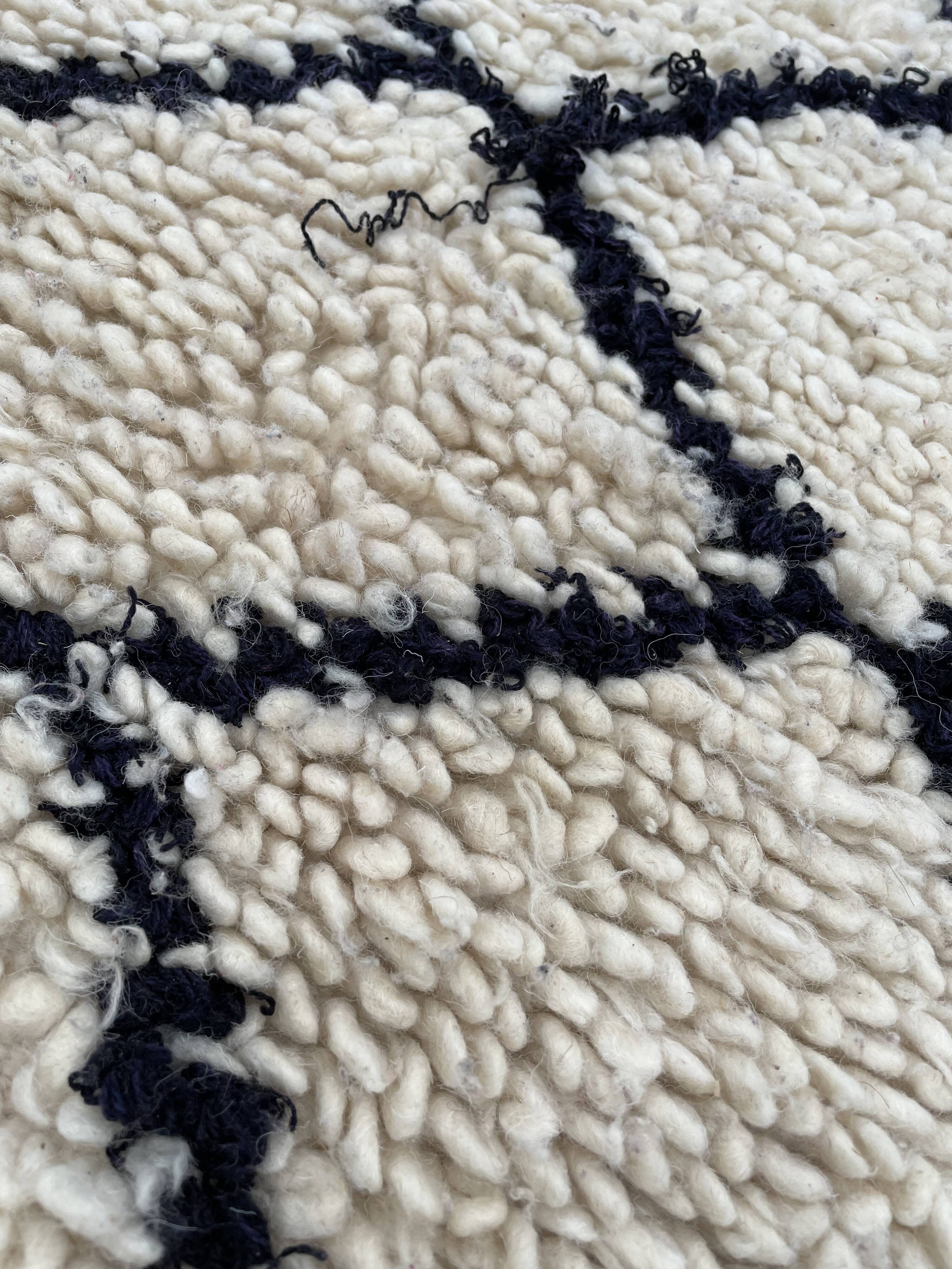 Beautiful vintage carpet of benin ouarain 90x220 cm