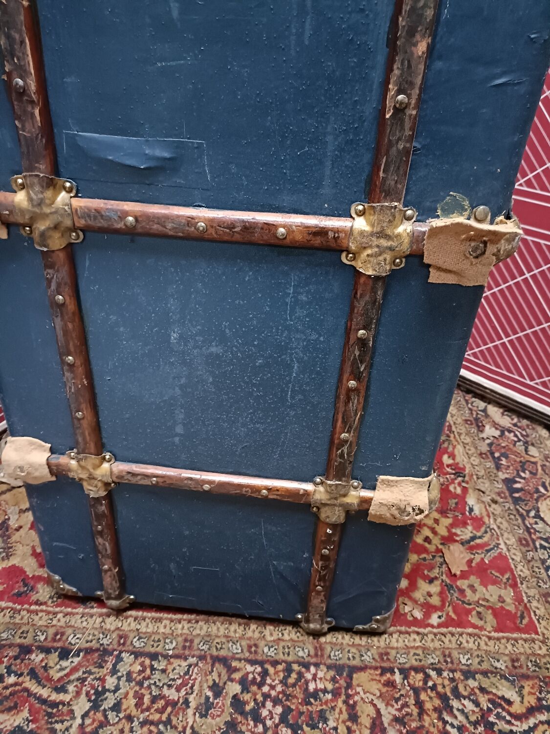 Former D.FES travel trunk trademark, 1950s
