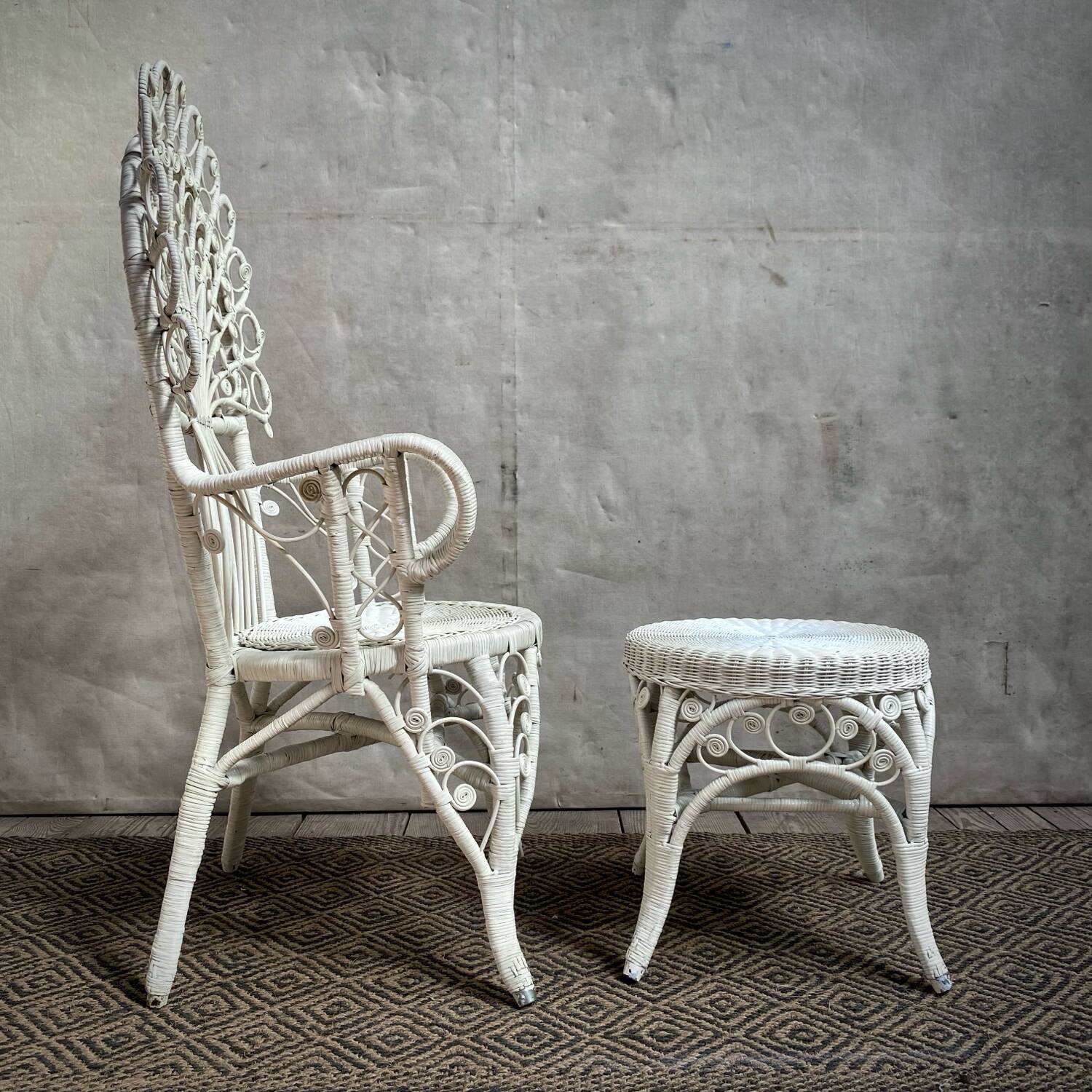 Armchair + footrest Emmanuelle