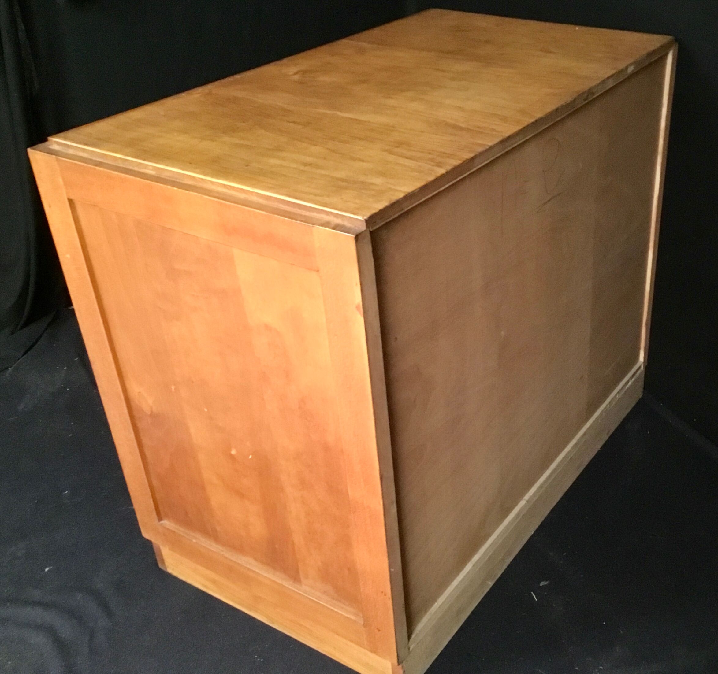 Dresser 1960