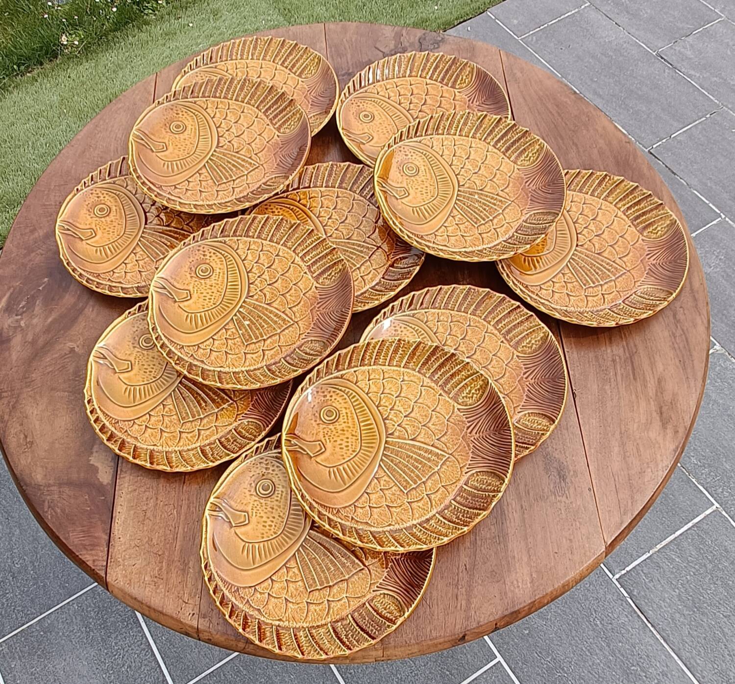 Service of 12 fish barbotine plates – antique faience from Sarreguemines