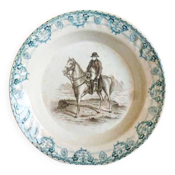 Assiette Napoléon, ancien plat légumier, vaisselle du 19e siècle.