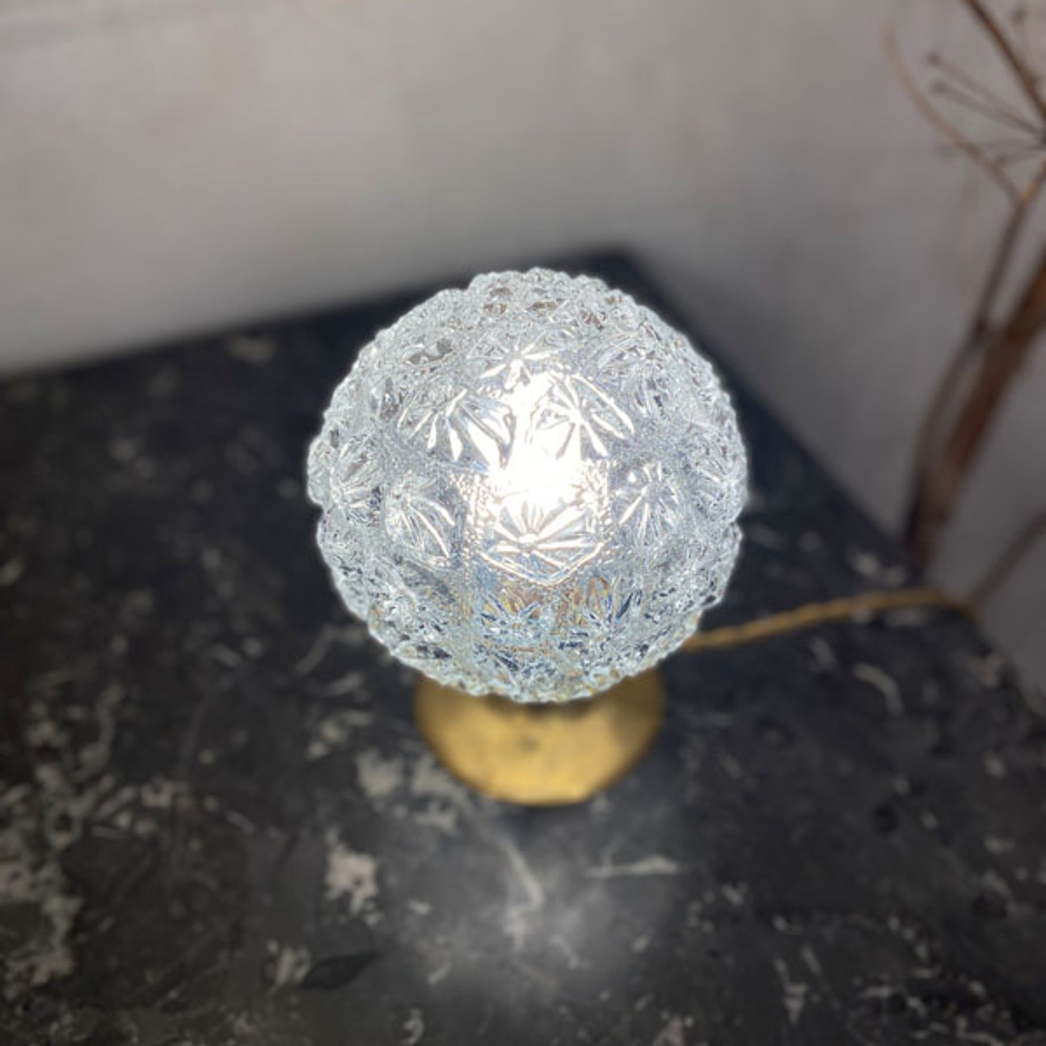 Lampe globe “fleur” en verre