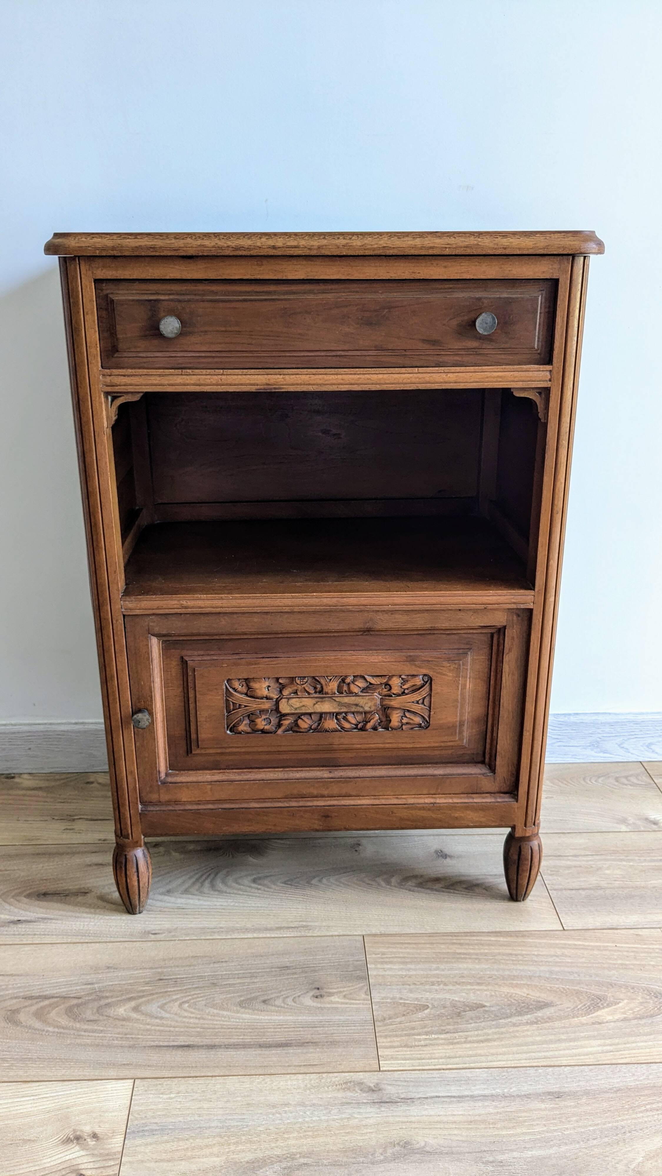 Petit meuble art déco en bois massif
