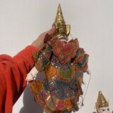Paire de poupées birmanes en bois, perles et tissus