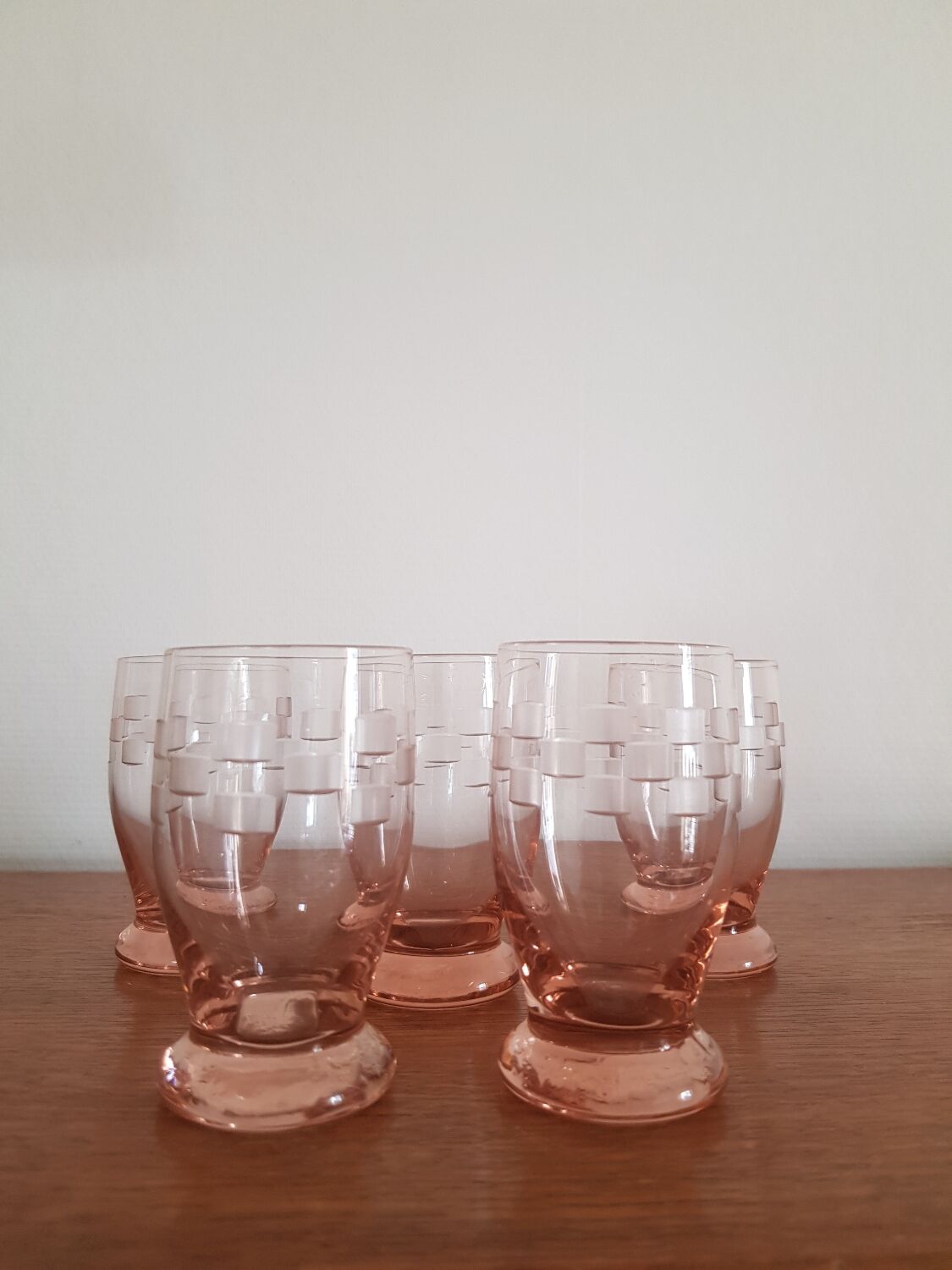 Set of 5 pink glasses