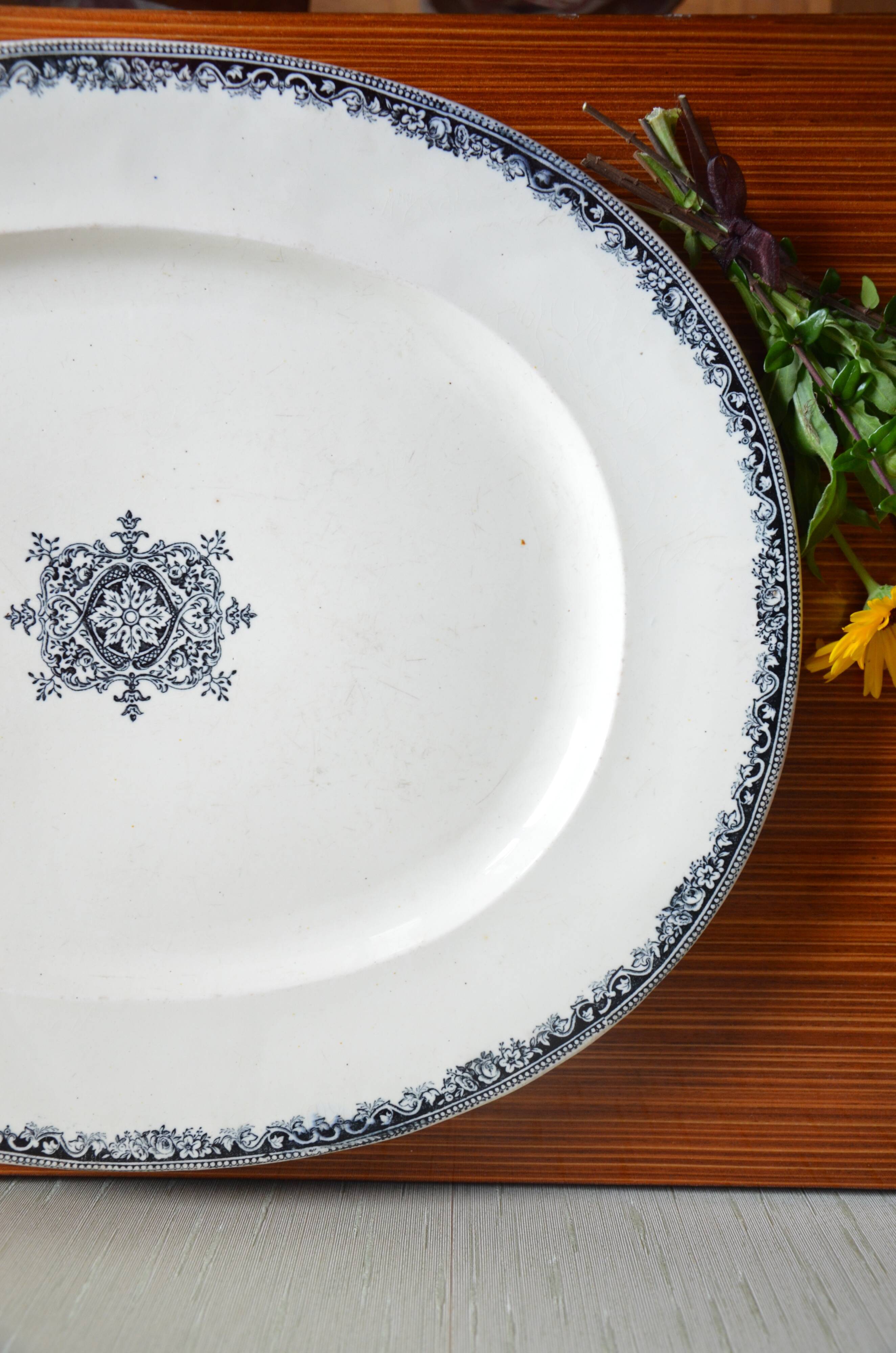 Serving dish of the J. Vieillard & Co factory