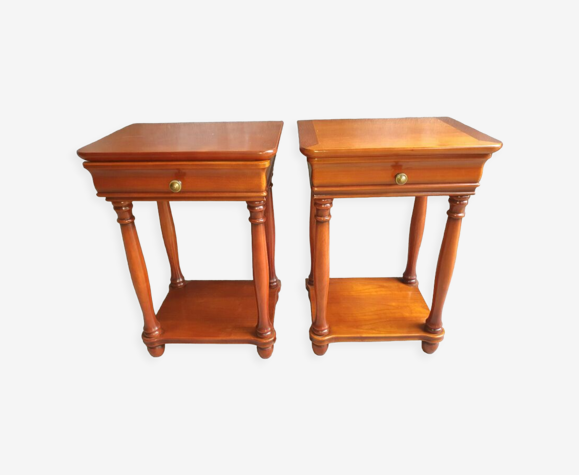 2 chevets en bois teinté