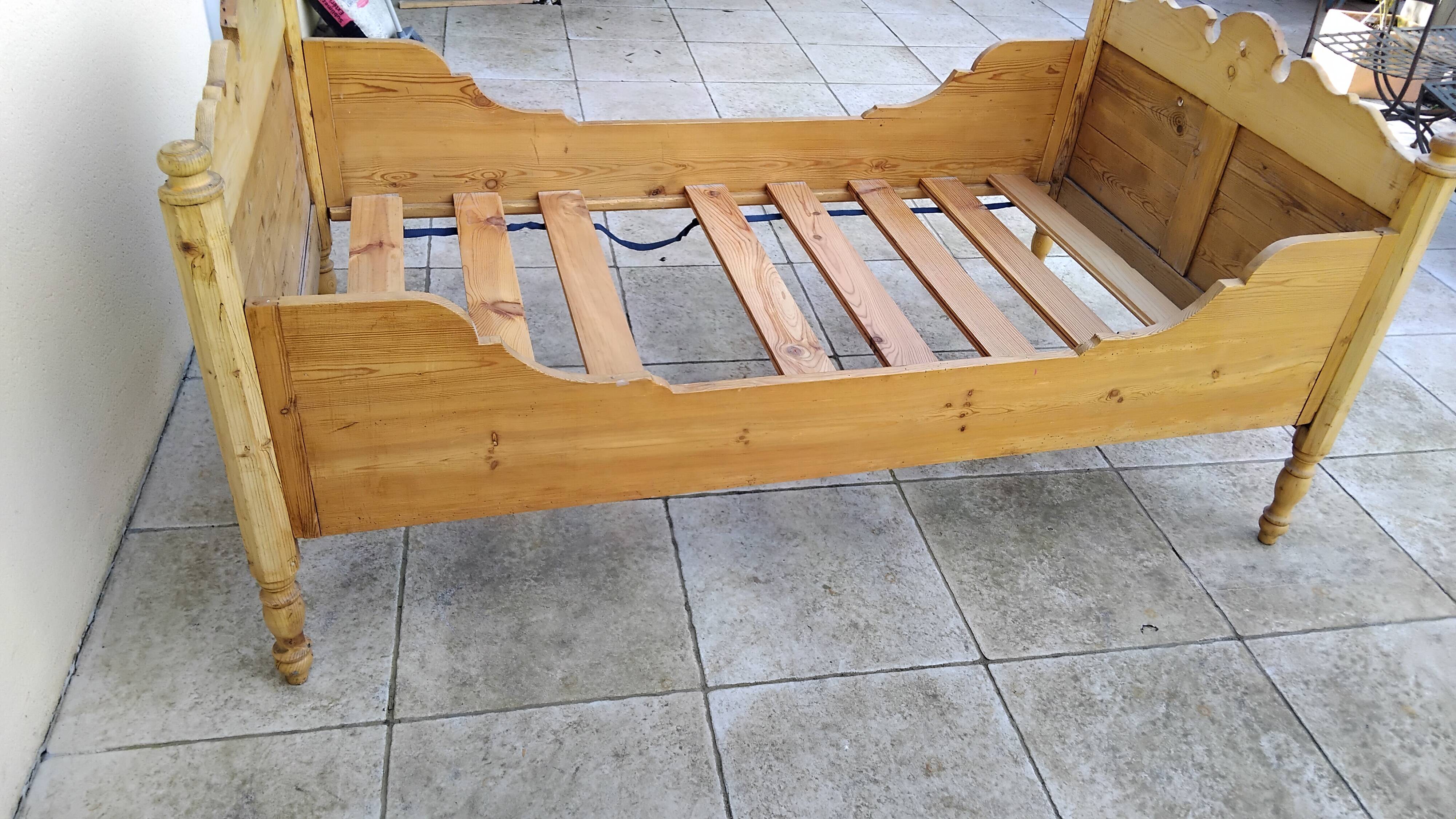 Ancien lit en pin chalet montage Savoie 1 personne vintage