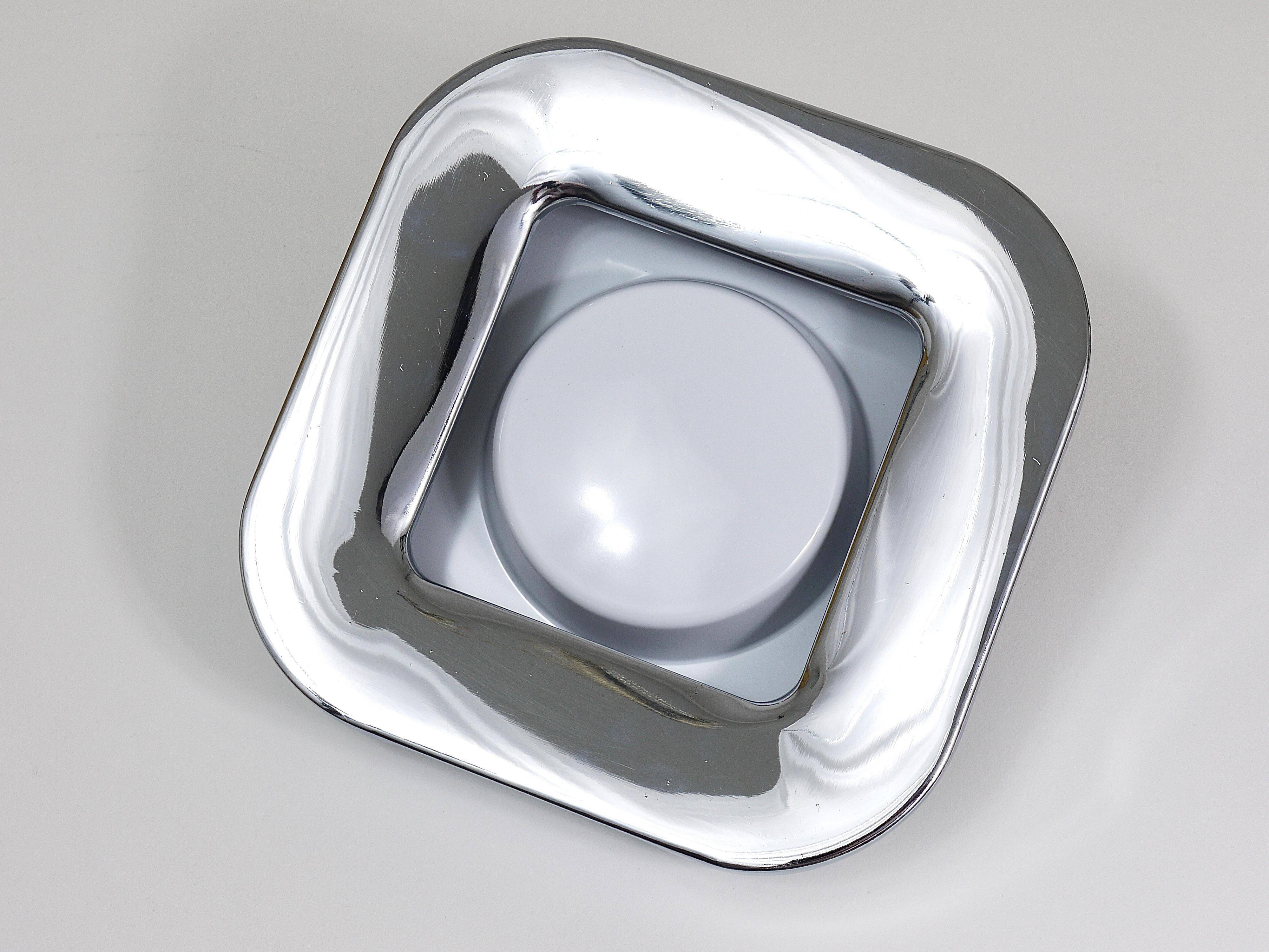 Square white ashtray Ico Parisi, chrome and melamine by Lamperti, Italy, 1970s.