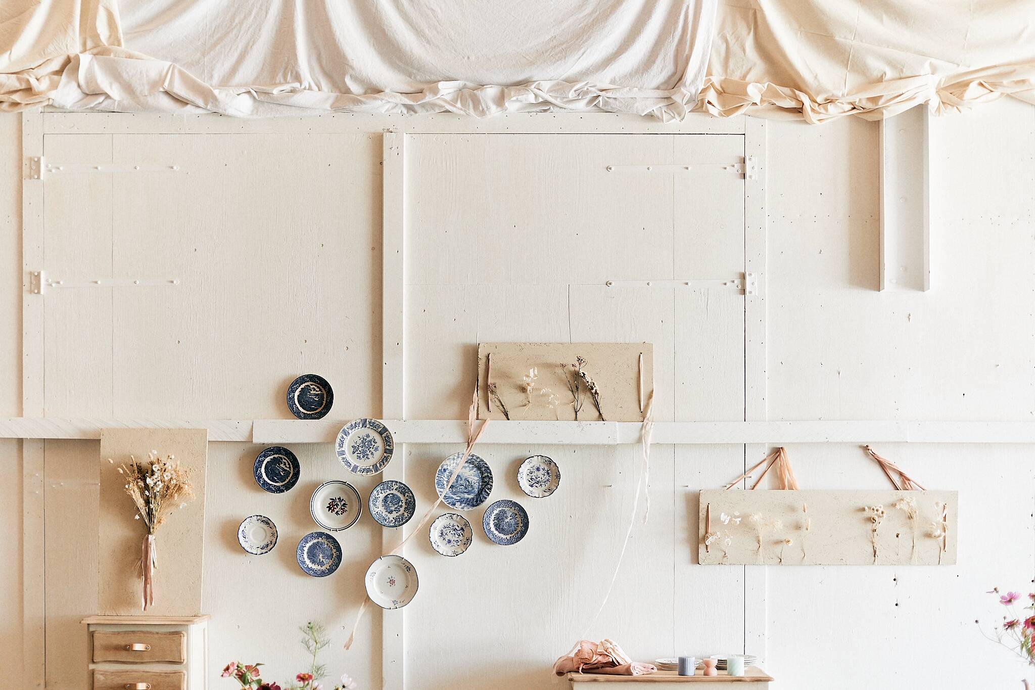 Blue velvet toad bench