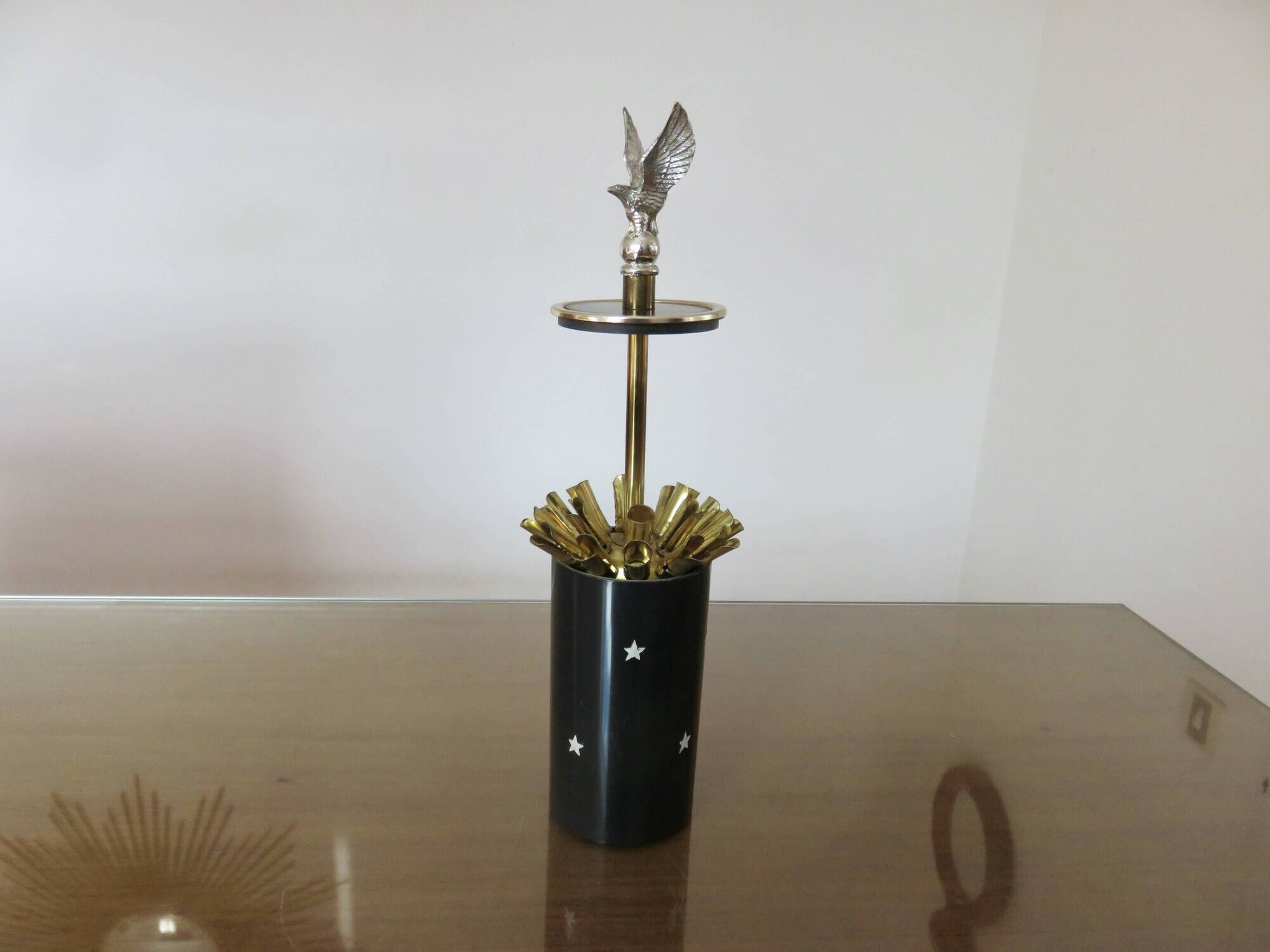 Cigarette dispenser "eagle and stars" from the 60s-70s, vintage.