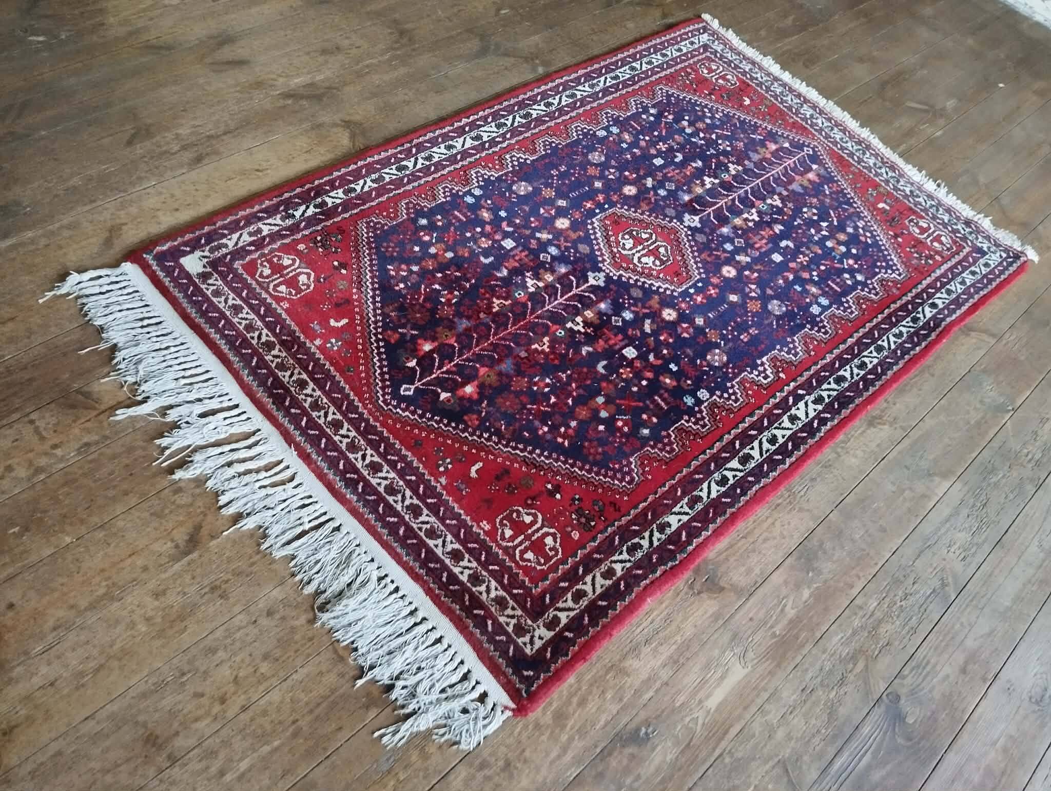 Handmade Persian Shiraz rug 161x106cm