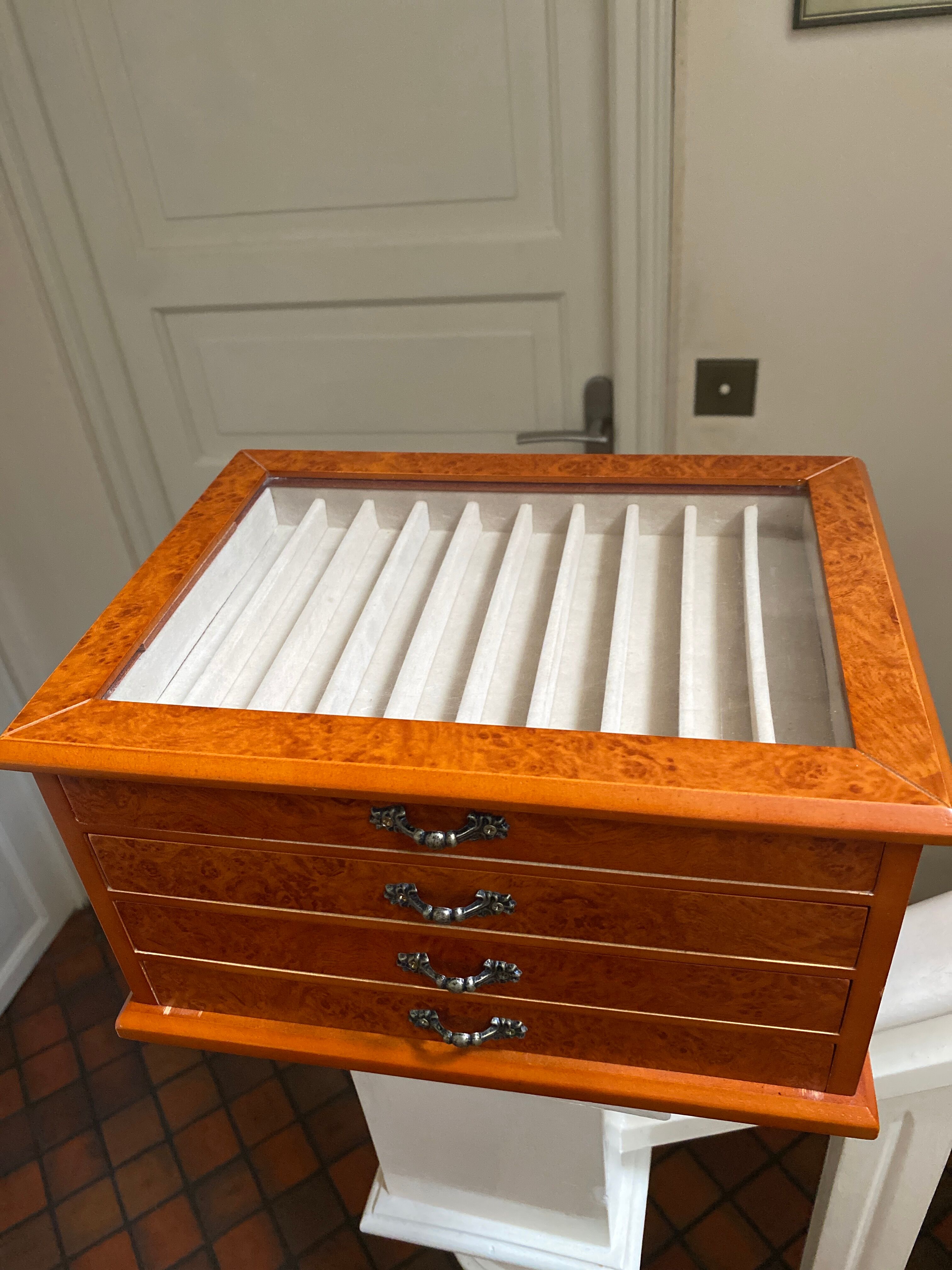 Pen or jewelry box