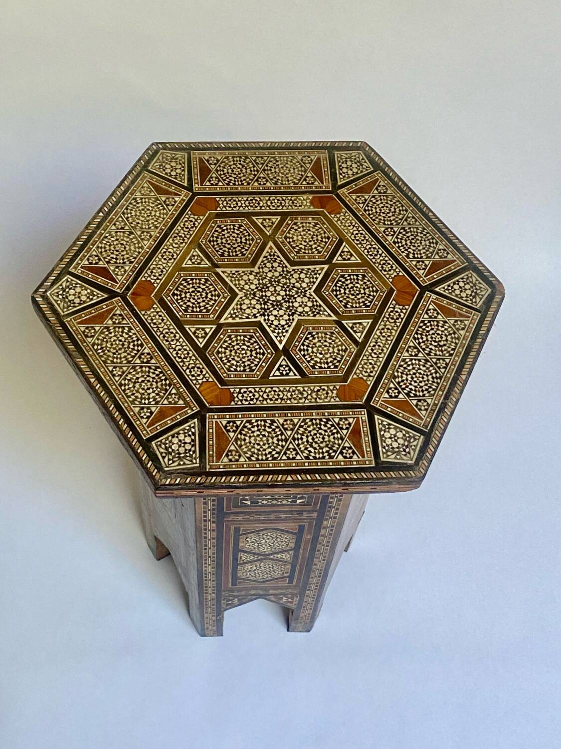 Oriental pedestal table (Syria) in micromozaic (bone, mother-of-pearl)