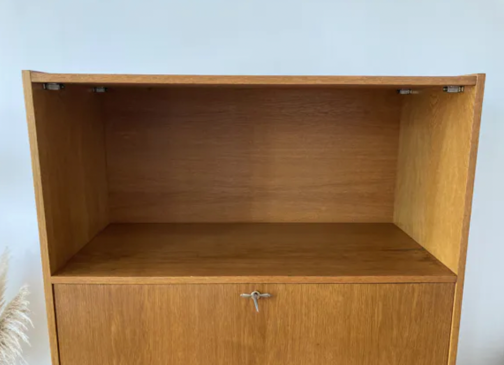 Secretary compass feet