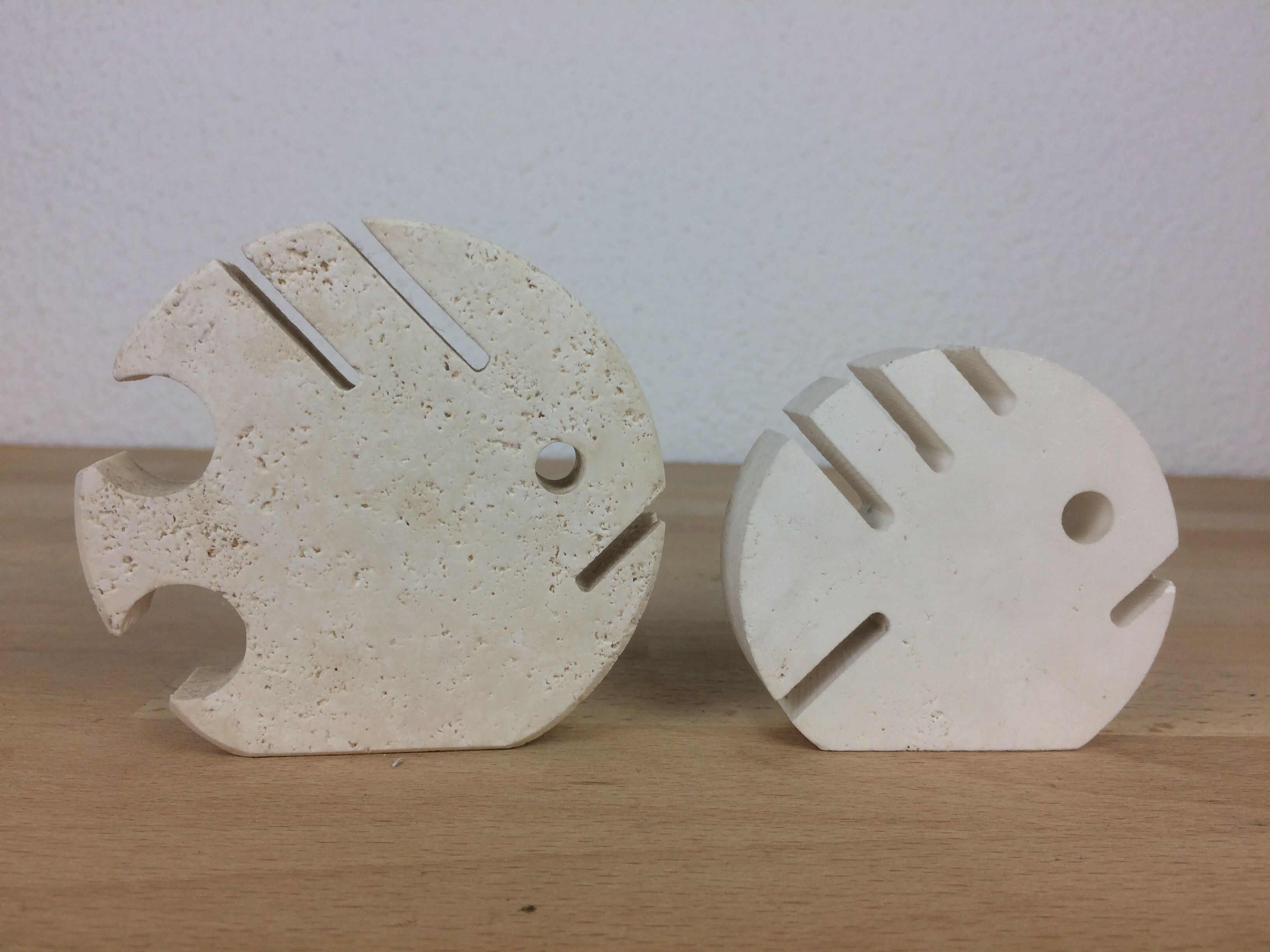 Fratelli Mannelli fish card holder in travertine