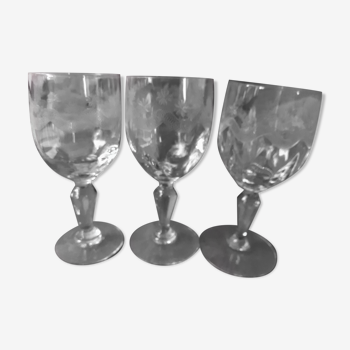 Set de 3 verres anciens à pied décor emma frise guirlande et fleurs